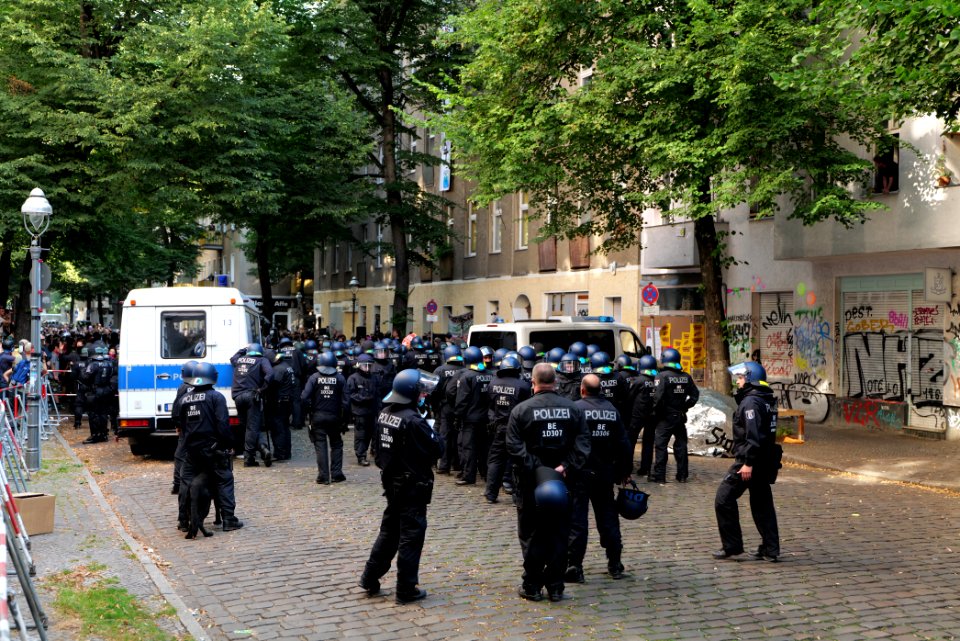 Syndikat eviction protest Berlin Weisestraße 2020-08-07 49