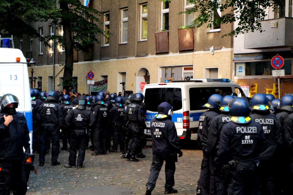 Syndikat eviction protest Berlin Weisestraße 2020-08-07 41