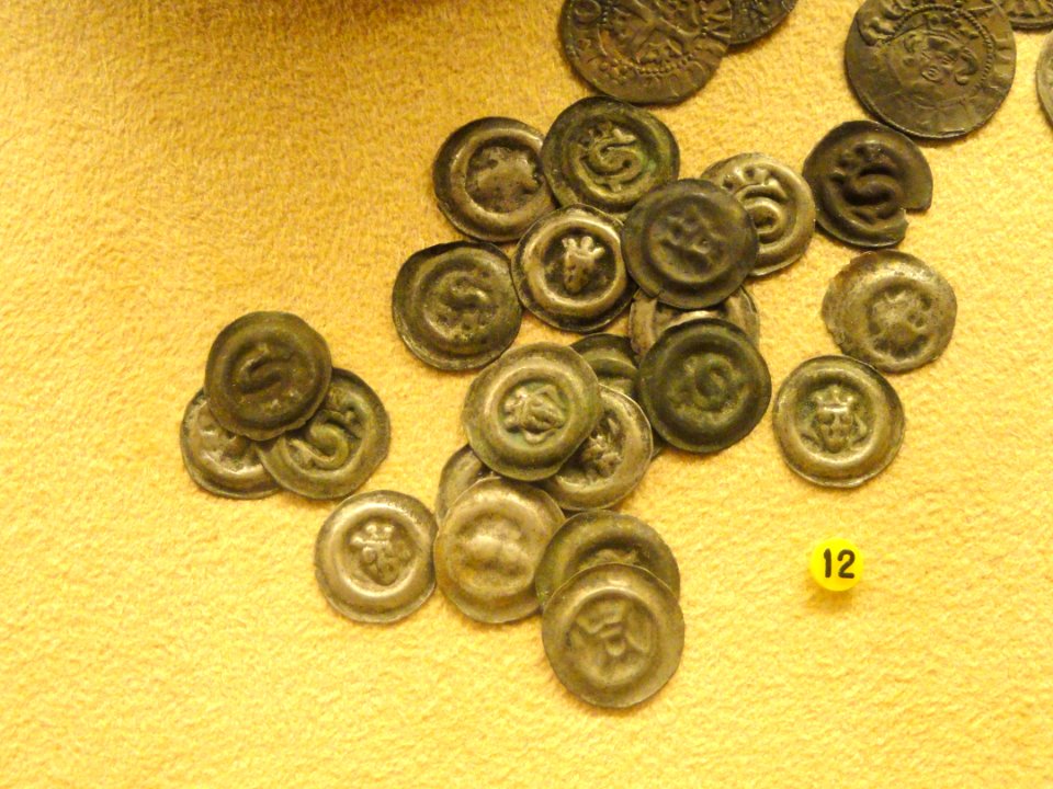 Swedish pennies, from Masku coin hoard (c. 1400) - National Museum of Finland - DSC04144