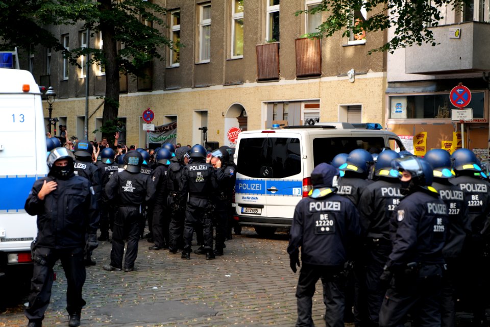 Syndikat eviction protest Berlin Weisestraße 2020-08-07 40