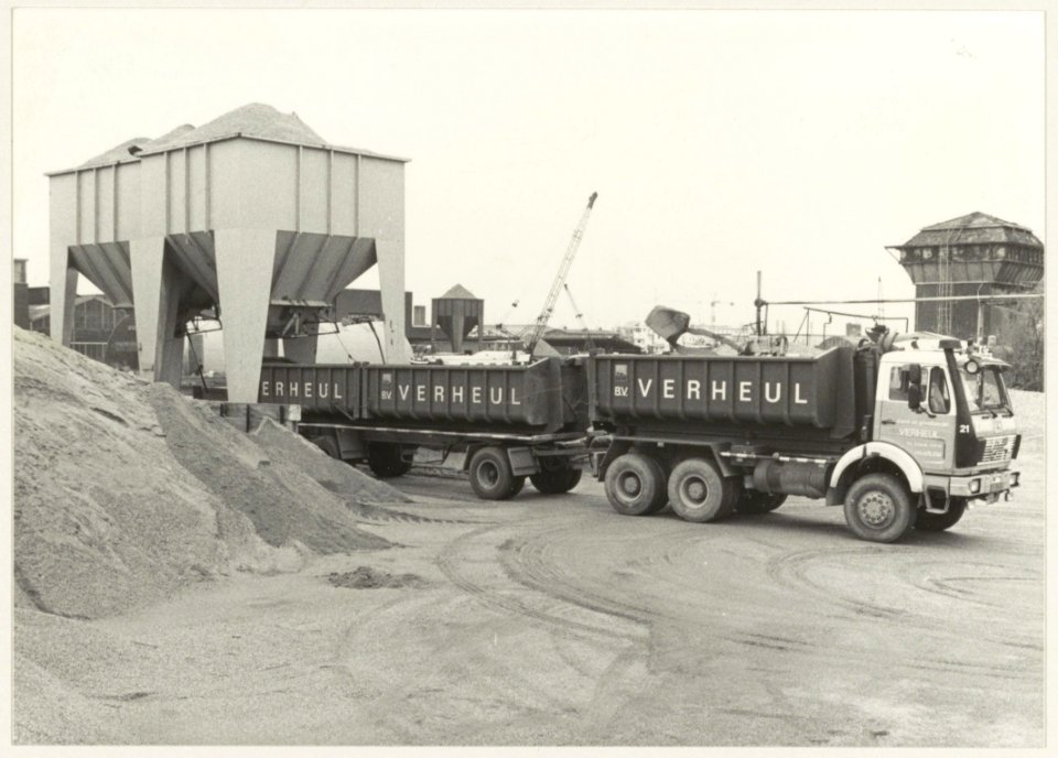 Terrein van de firma Verheule bij de Industriehaven. NL-HlmNHA 54013842