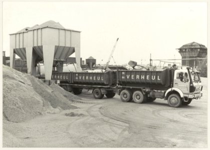 Terrein van de firma Verheule bij de Industriehaven. NL-HlmNHA 54013842
