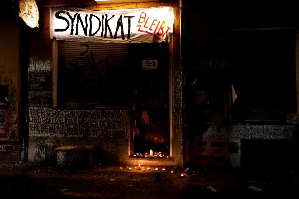 Syndikat at night after eviction 2020-08-07 03