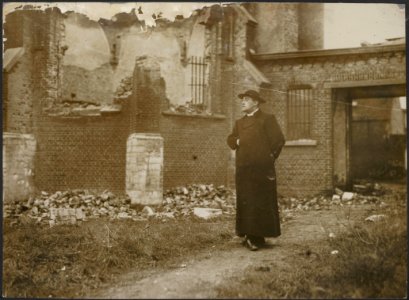 Te Duffel in de omgeving van Antwerpen. De pastoor keert terug en vindt zijn ker, Bestanddeelnr 158-1752