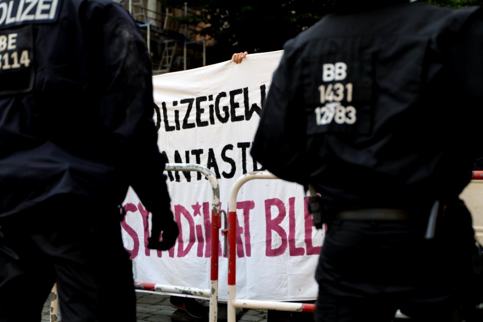 Syndikat eviction protest Berlin Weisestraße 2020-08-07 39