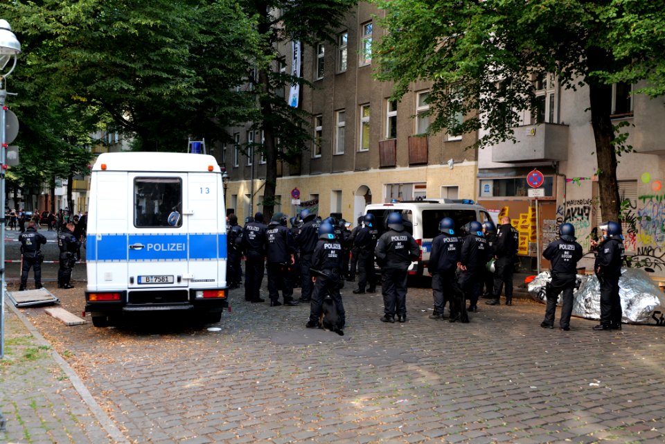 Syndikat eviction protest Berlin Weisestraße 2020-08-07 65
