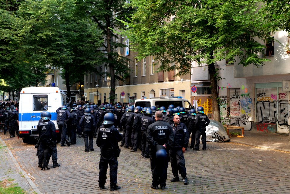 Syndikat eviction protest Berlin Weisestraße 2020-08-07 47