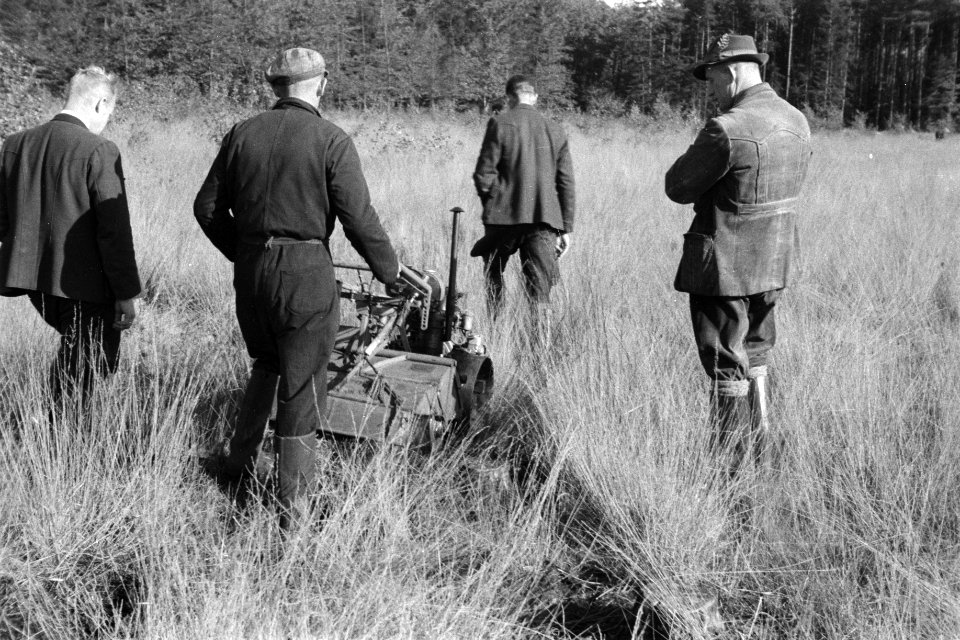 Terreinen, wildernis, arbeiders, machines, werktuigen, Boerskotte, Rotary Hoe, Bestanddeelnr 170-0799