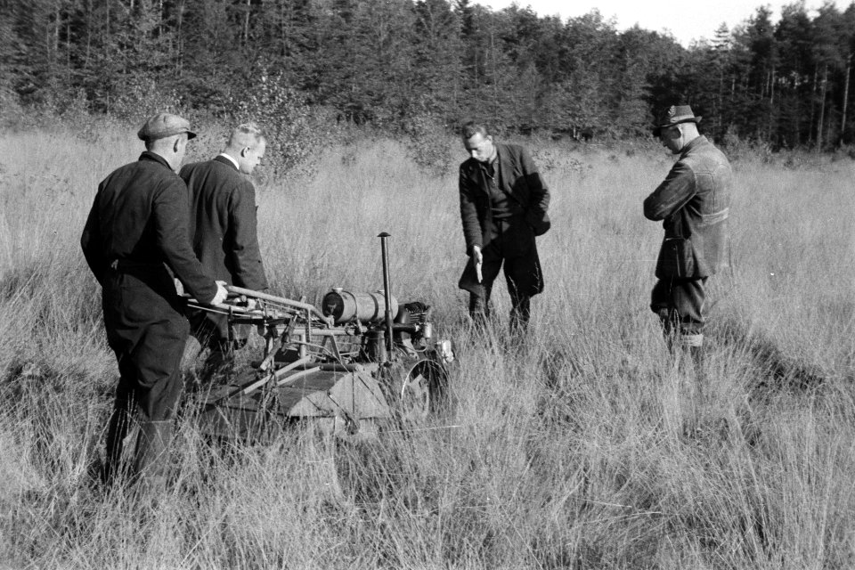 Terreinen, wildernis, arbeiders, machines, werktuigen, Boerskotte, Rotary Hoe, Bestanddeelnr 170-0798