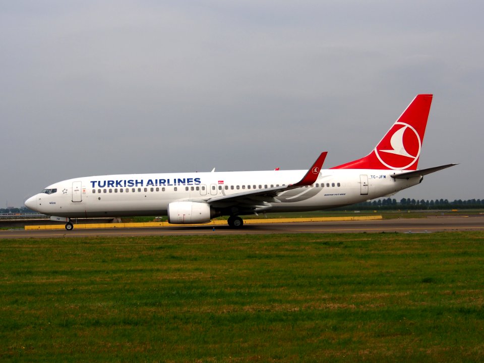 TC-JFM Turkish Airlines Boeing 737-8F2 taxiing 13July2013 pic3