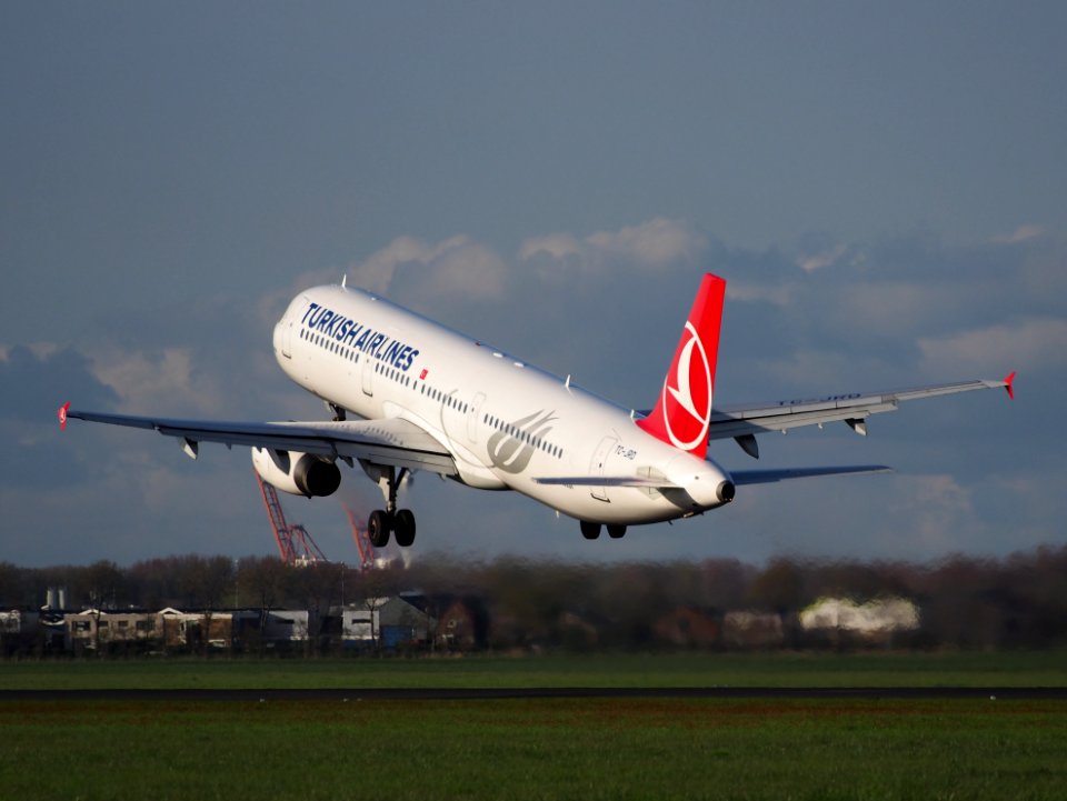 TC-JRD Turkish Airlines Airbus A321-231 - cn 3015 takeoff from Polderbaan, Schiphol (AMS - EHAM) at sunset, pic3