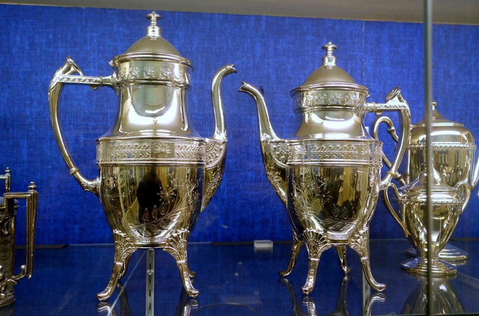 Tea and coffee pot, Reed & Barton, c. 1885, silver plate - Old Colony History Museum - Taunton, Massachusetts - DSC03993