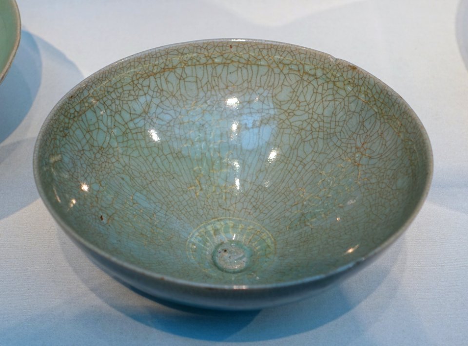 Tea bowl, Korea or possibly Japan, Goryeo period or later, 1200s AD or later, stoneware, white and black inlays under celadon glaze - Freer Gallery of Art - DSC04874