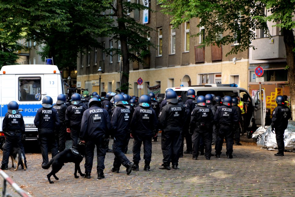 Syndikat eviction protest Berlin Weisestraße 2020-08-07 61