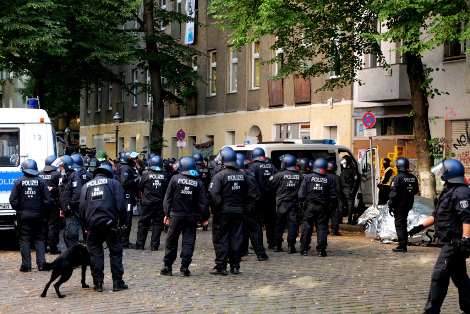 Syndikat eviction protest Berlin Weisestraße 2020-08-07 63