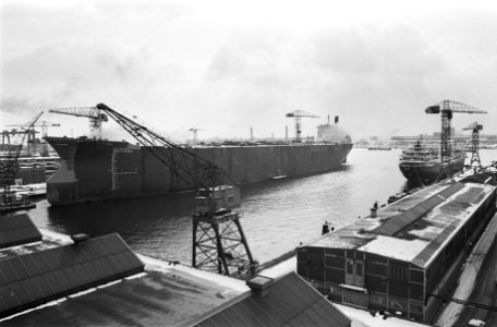 Tanker Fina Britannia 225.000 ton wordt gedoopt bij NDSM, Amsterdam, Bestanddeelnr 924-3249