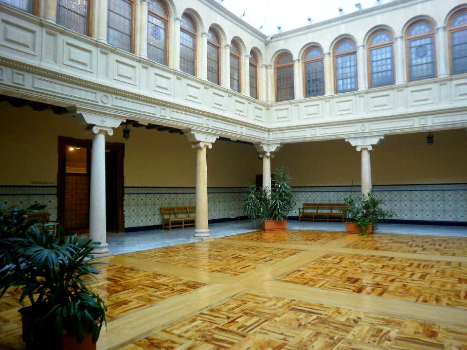 Teruel - Patio del Palacio Episcopal y Museo de Arte Sacro 7
