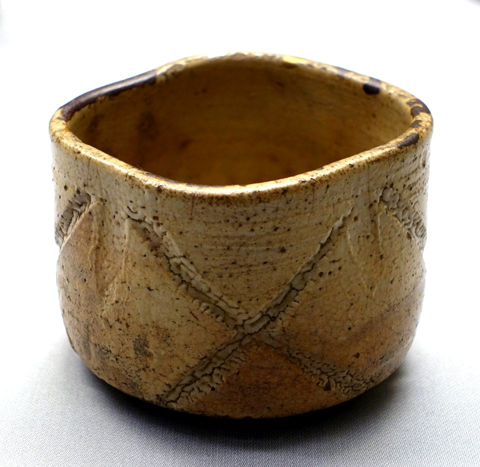 Tea bowl, known as Iwao, Karatsu ware, Hori garatsu type, Azuchi-Momoyama to Edo period, 1500s-1600s AD, ceramic - Tokyo National Museum - Ueno Park, Tokyo, Japan - DSC08893