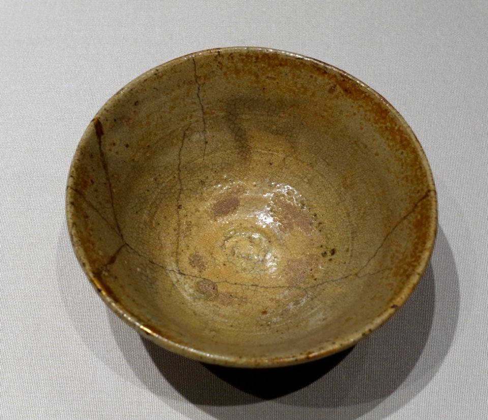 Tea bowl, Koido type, Korea, Joseon dynasty, 1500s AD, ceramic - Tokyo National Museum - Tokyo, Japan - DSC08089