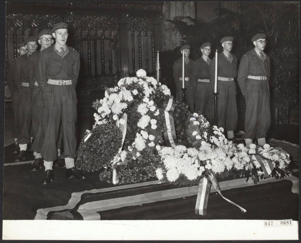 Te Amsterdam is zaterdagmiddag in de Nieuwe Kerk op de Dam een herdenking georga, Bestanddeelnr 047-0681