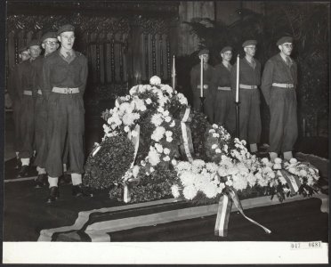Te Amsterdam is zaterdagmiddag in de Nieuwe Kerk op de Dam een herdenking georga, Bestanddeelnr 047-0681