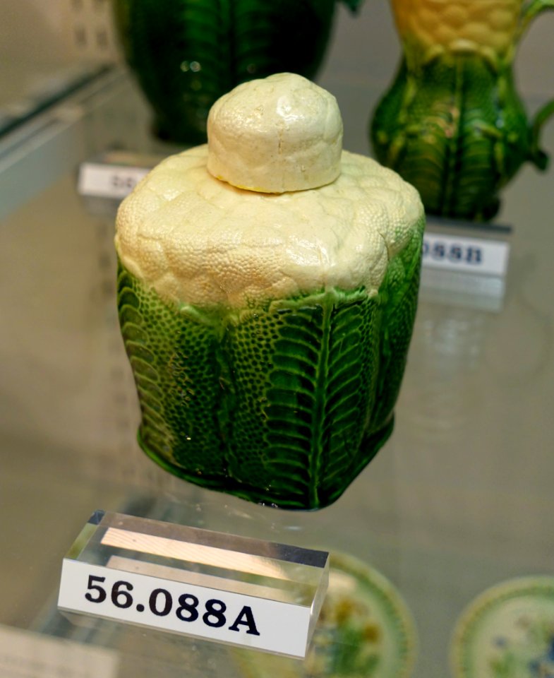 Tea canister, attributed to William Greatbatch, Fenton, Staffordshire, 1765-1782, creamware with green-glaze, HD 56.088a - Flynt Center of Early New England Life - Deerfield, Massachusetts - DSC04504
