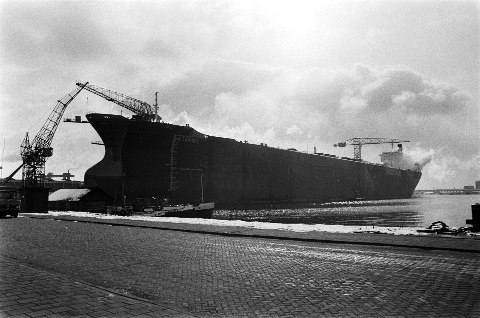 Tanker Fina Britannia 225.000 ton wordt gedoopt bij NDSM, Amsterdam, Bestanddeelnr 924-3252