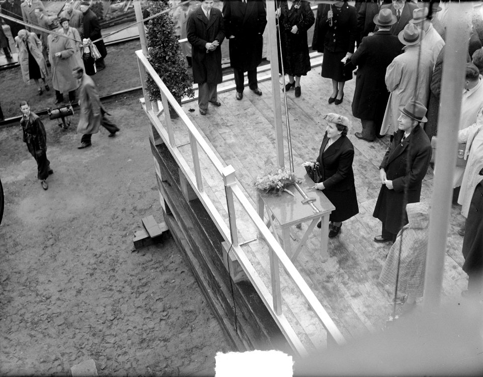 Te water lating bij Verschure & Co Walvis ijsbreker, Bestanddeelnr 903-3663