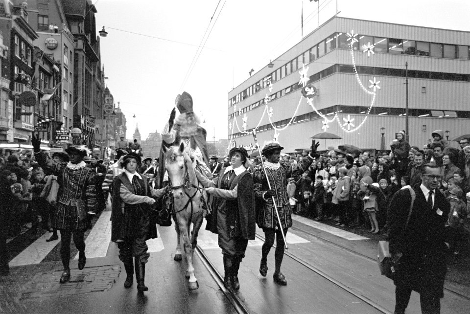 Te paard op weg naar de Dam, Bestanddeelnr 919-8030