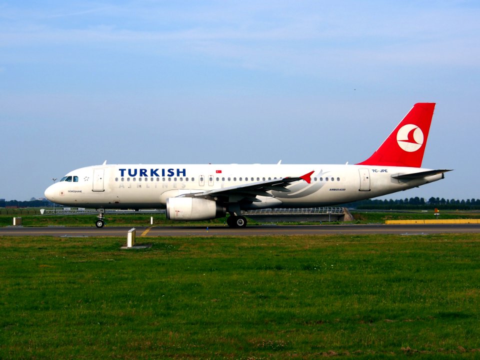 TC-JPG Turkish Airlines Airbus A320-232 - cn 3010, taxiing 22july2013 pic-003