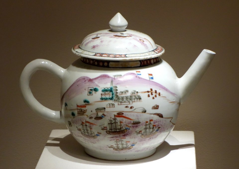 Teapot for Dutch market, China, 1750-1770, porcelain - Chazen Museum of Art - DSC02294