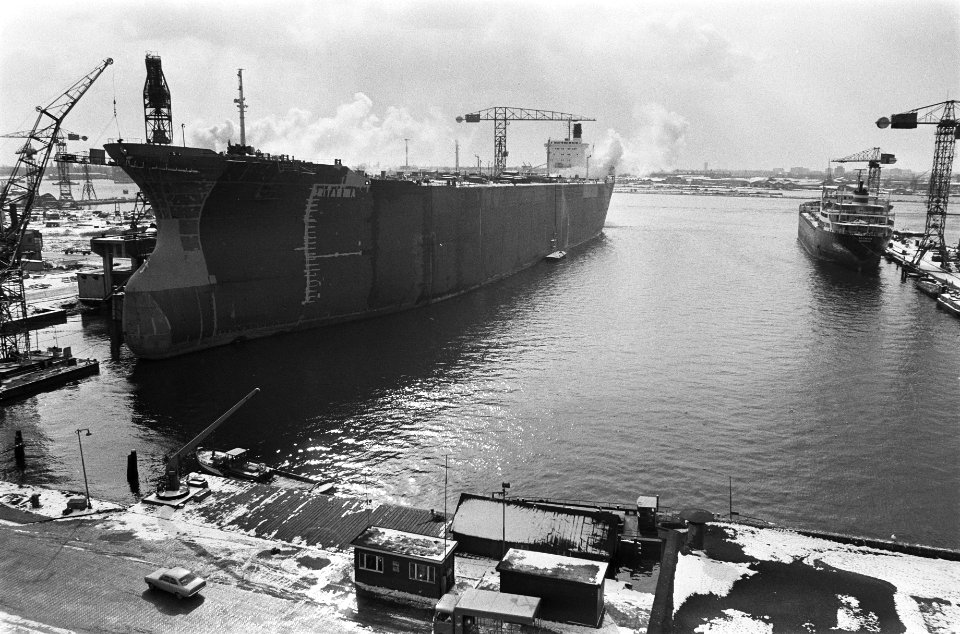Tanker Fina Britannia 225.000 ton wordt gedoopt bij NDSM, Amsterdam Fina Brit, Bestanddeelnr 924-3244