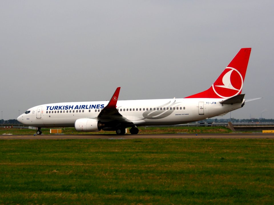 TC-JFM Turkish Airlines Boeing 737-8F2 taxiing 13July2013 pic4
