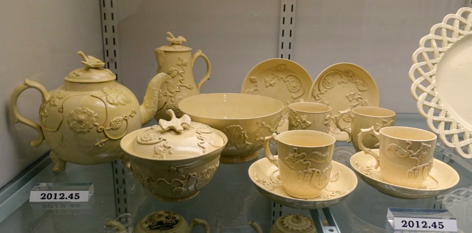 Tea and chocolate set, Staffordshire, England, 1750-1755, creamware, HD 2012.45 - Flynt Center of Early New England Life - Deerfield, Massachusetts - DSC04538