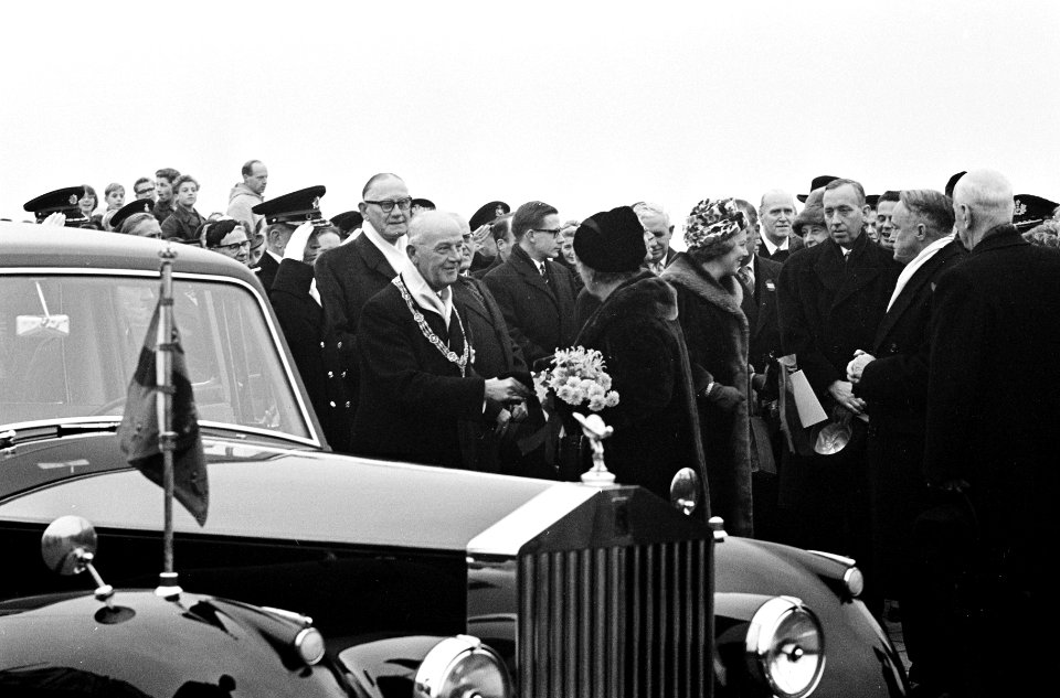 Te Scheveningen de landing en intocht van prins Willem Frederik herdacht Toesch, Bestanddeelnr 915-7964