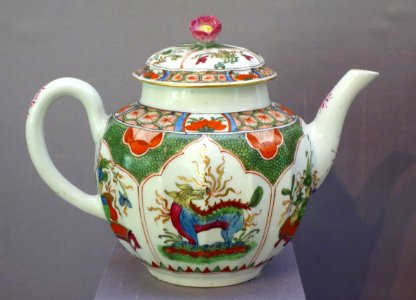 Teapot and cover, Bengal Tiger pattern, Worcester, c. 1768-1770, soft-paste porcelain - California Palace of the Legion of Honor - DSC07683