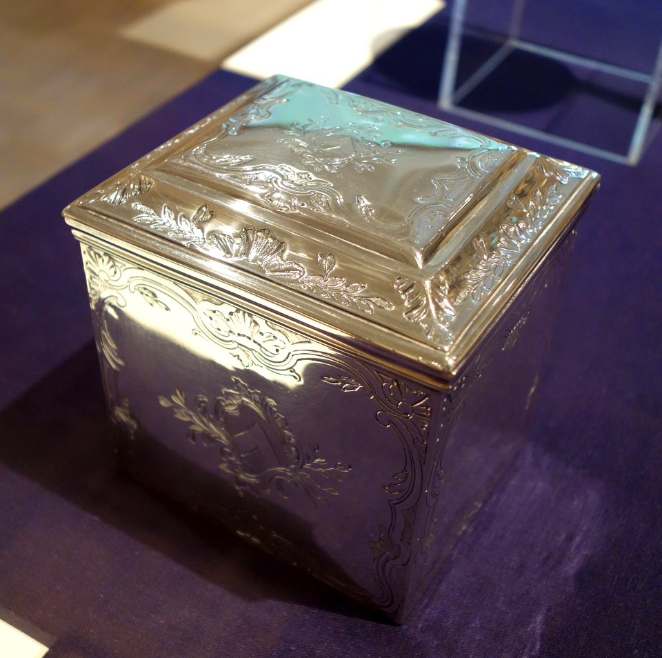 Tea Caddy, Paul de Lamerie, British, 1743-1744, silver - Huntington Museum of Art - DSC05379