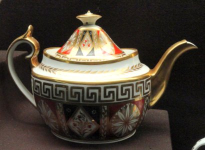 Teapot and stand, New Oval shape, c. 1800-1805, Minton, bone china, overglaze enamels, gilding - Gardiner Museum, Toronto - DSC00775