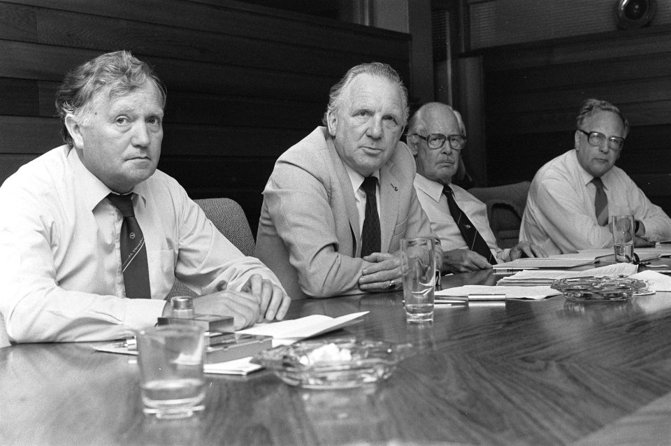 Technische commissie KNVB vergadert in Zeist v.l.n.r. Renze de Vries , Jo van M, Bestanddeelnr 933-0655