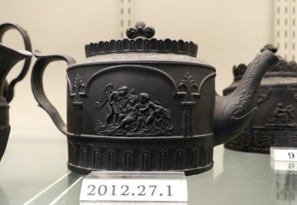 Teapot, Staffordshire or possibly Yorkshire, England, 1790-1800, black basalt stoneware, HD 2012.27.1 - Flynt Center of Early New England Life - Deerfield, Massachusetts - DSC04683