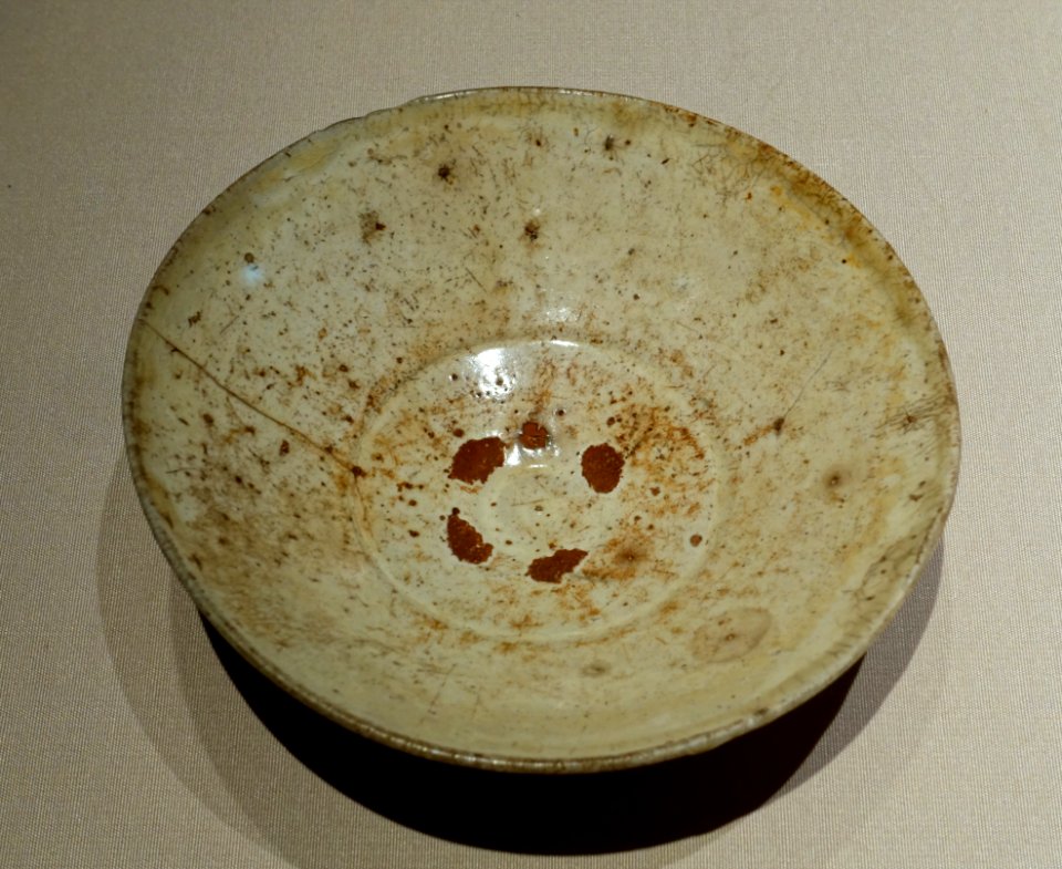 Tea bowl with brush marks, Mujihakeme type, known as 'Yanagikage', Korea, Joseon dynasty, 1500s, ceramic - Tokyo National Museum - Tokyo, Japan - DSC08078