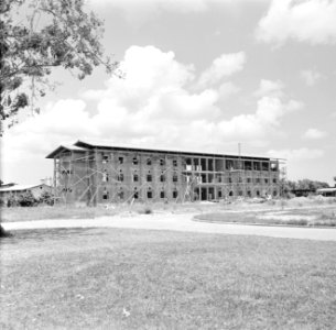 Technische school in aanbouw in Paramaribo, Bestanddeelnr 252-2237