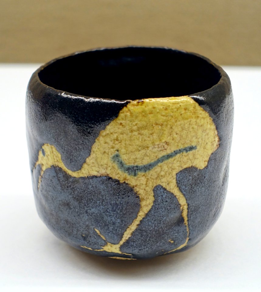 Tea bowl with crane design, by Nin'ami Dohachi, Edo period, 1800s AD, San ware, Raku ware, Kuroraku type - Tokyo National Museum - Tokyo, Japan - DSC09373