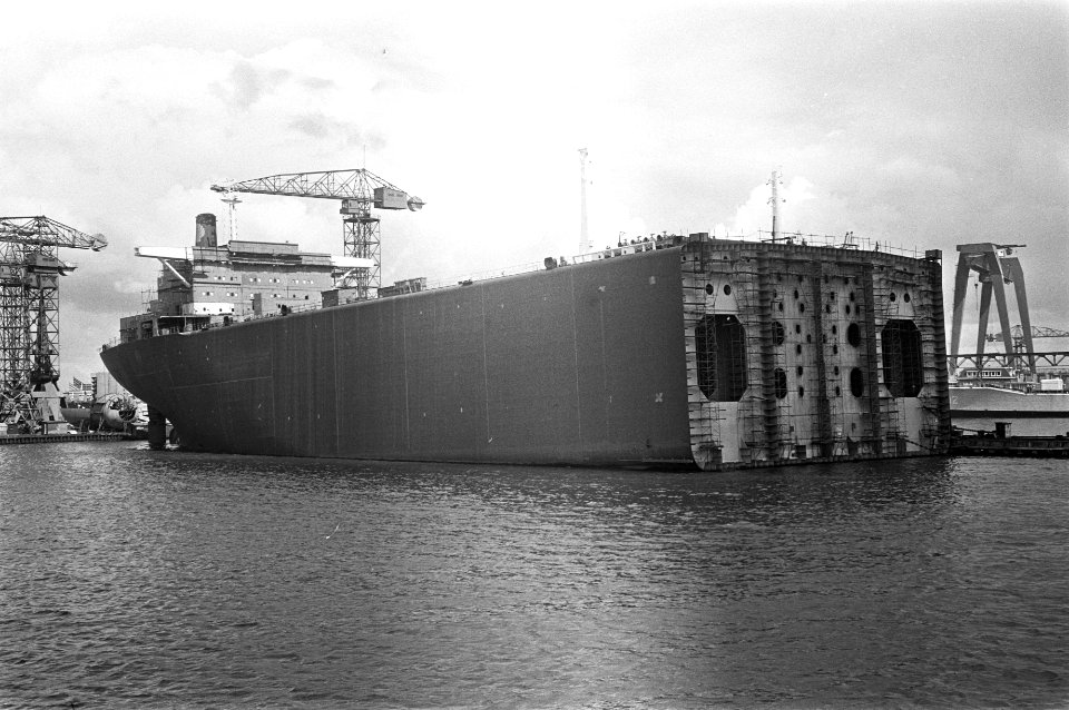 Tanker (halve) bij werf NDSM, Bestanddeelnr 921-3676