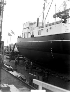 Te water lating bij Verschure & Co Walvis ijsbreker, Bestanddeelnr 903-3664