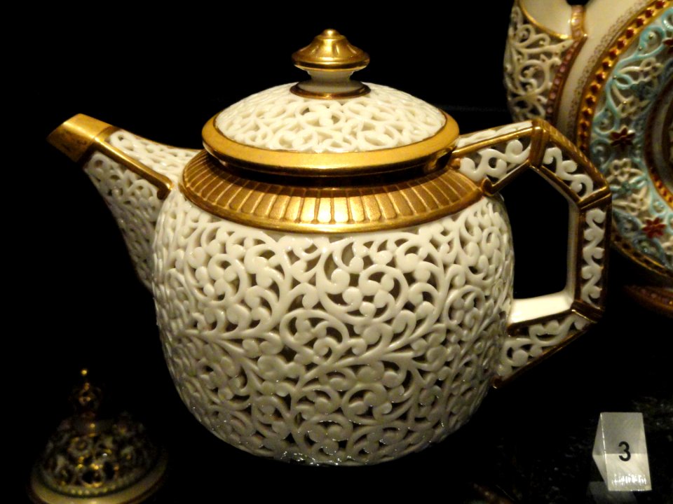 Teapot, George Grainger & Co., Worcester, England, c. 1885 - Royal Ontario Museum - DSC09506