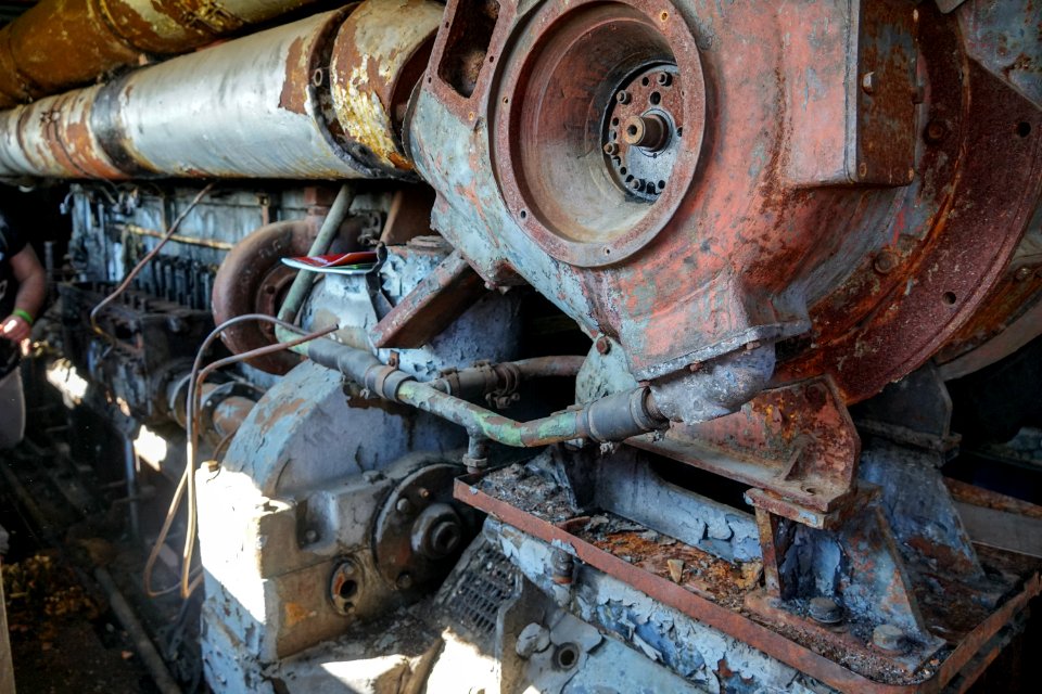 TE2-088 interior - turbo compressor and diesel