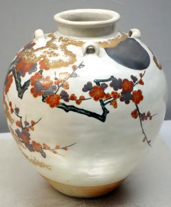 Tea Leaf Jar by Studio of Ninsei, Edo period, 17th century, moon and plum design in overglaze enamel - Tokyo National Museum - DSC05248