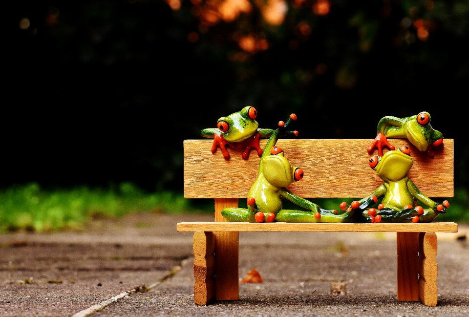 Bench relaxed figure