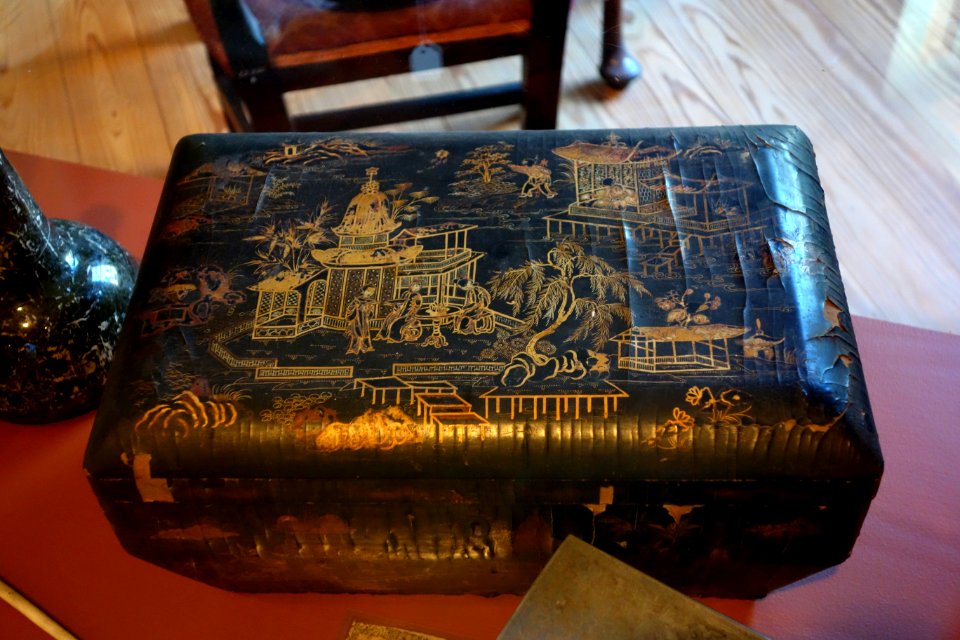 Tea caddy, China, c. 1790 - The Lyceum - Alexandria, Virginia - DSC03422